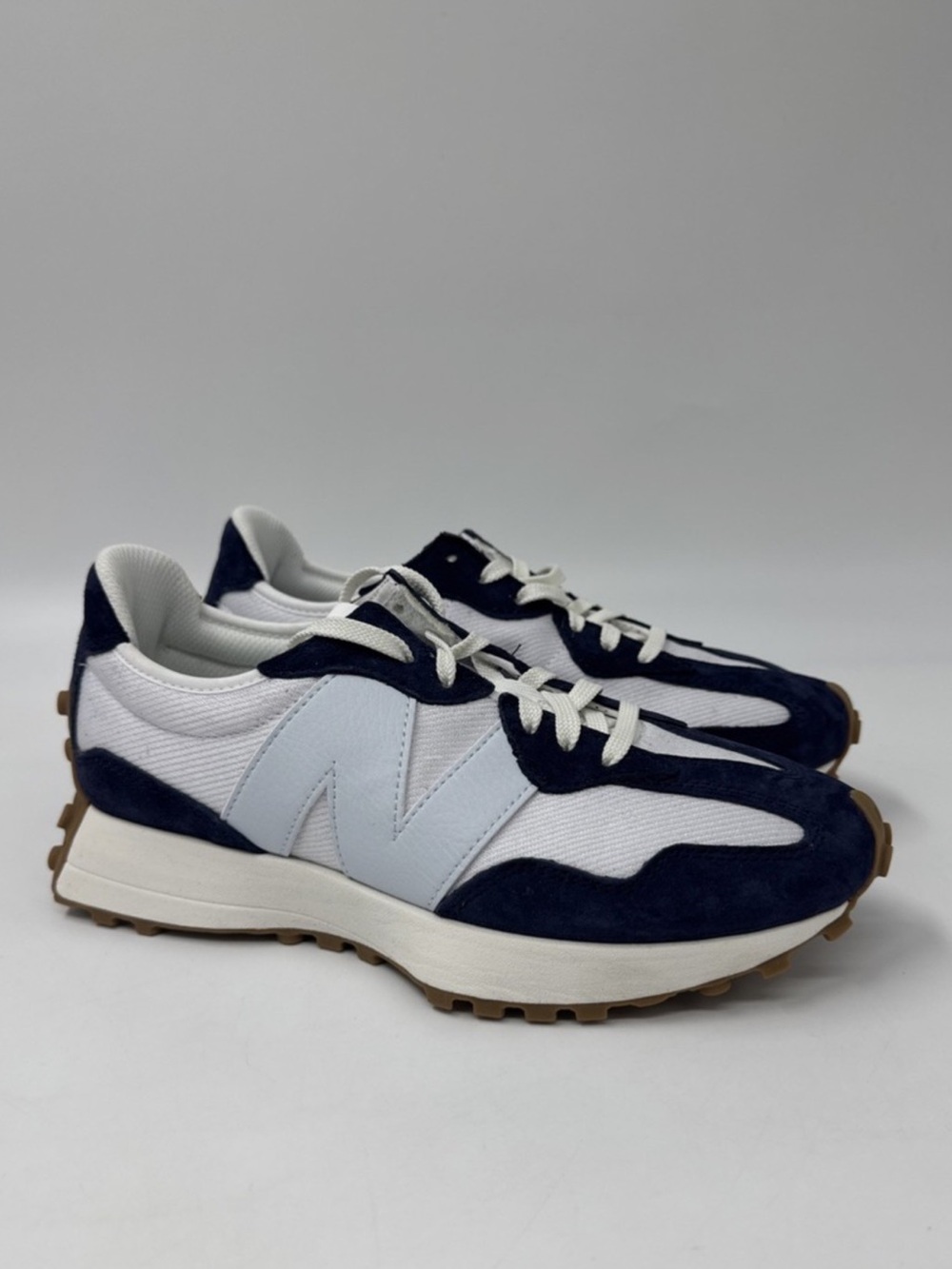 Like New 327 New Balance Men's Retro Runner in Navy, White and Gum